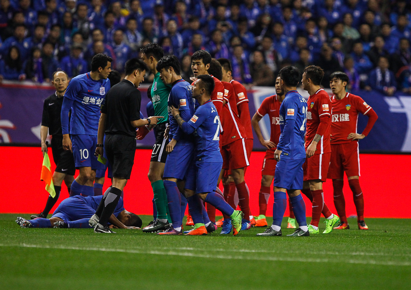 篮球勇士球星赛前训练高强度