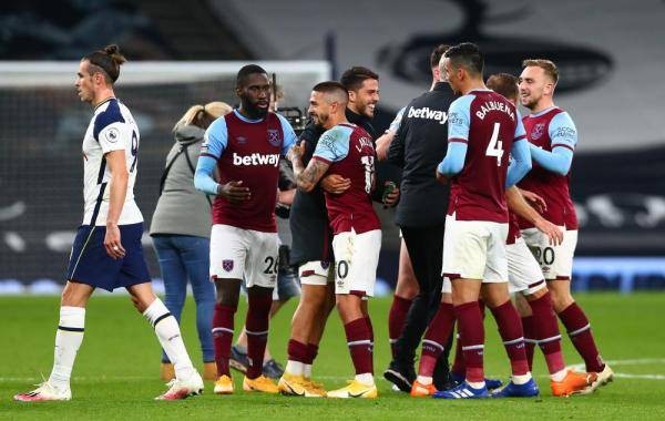 绝妙传递+完美终结！这才是团队足球的巅峰！