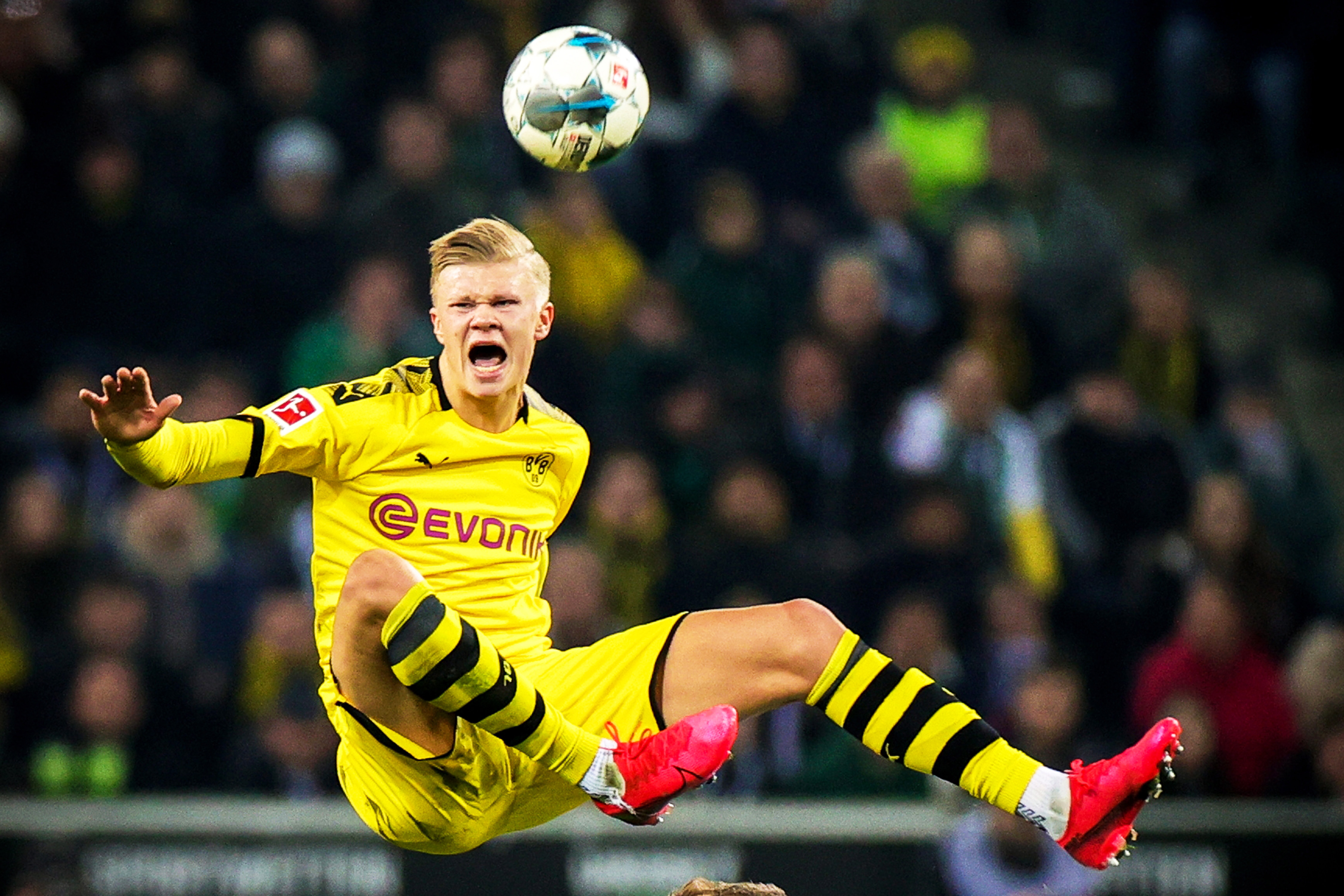 苏格兰vs丹麦世界杯直通资格五度易手，蒂尔尼补时绝杀救主（苏格兰对丹麦，世界杯直通席位五度易主，蒂尔尼补时绝杀救主）