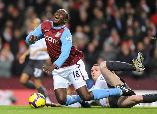 记者：曼城和拜仁有意切尔西19岁中卫阿昌庞，但仍未报价（记者称曼城、拜仁相中切尔西19岁中卫阿昌庞，暂未出价）