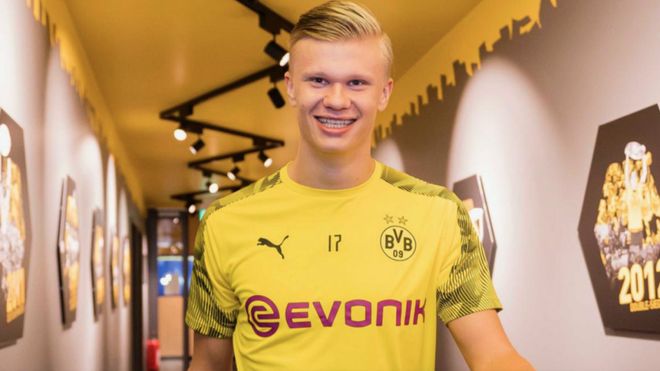 2025／26赛季英超：利物浦崩溃安菲尔德！上届冠军俯冲保级区（2025／26英超：安菲尔德失守，利物浦崩盘，上季冠军跌入保级区）