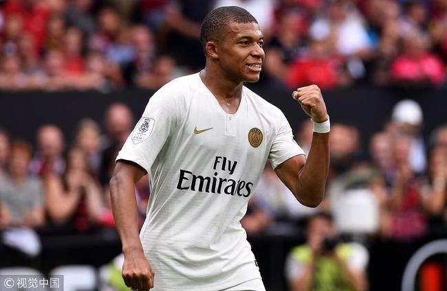 欧冠半场：里奥斯乱战破门，本菲卡暂1-0那不勒斯（欧冠半场：里奥斯混战建功，本菲卡暂以1-0领先那不勒斯）